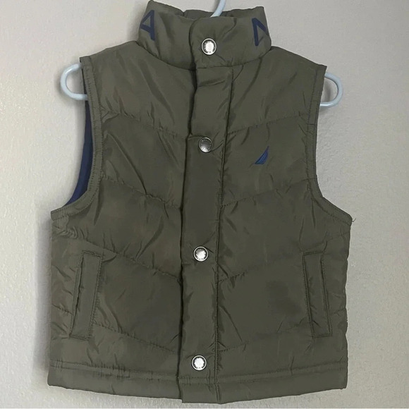 Kids Nautica Puffer Vest in Forest Green with a blue interior. Size 24 months - Picture 2 of 13